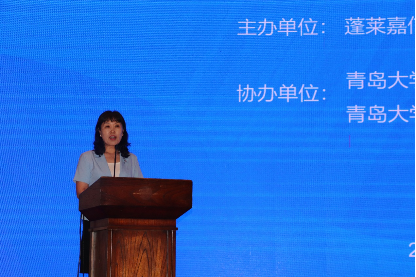 圖片包含 水, 藍色, 站, 前描述已自動生成